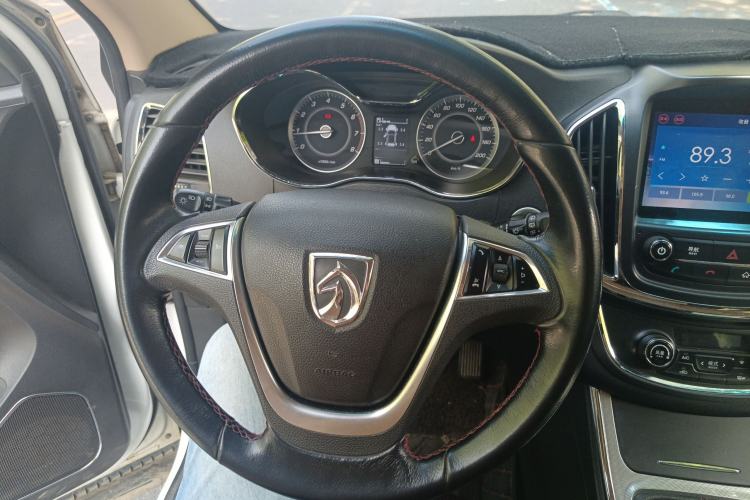 Used Baojun 560 2015 1.8L manual luxury version
