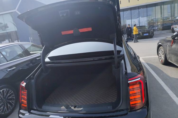 Used Hongqi H9 2024 2.0T Qixiang Luxury Business Edition