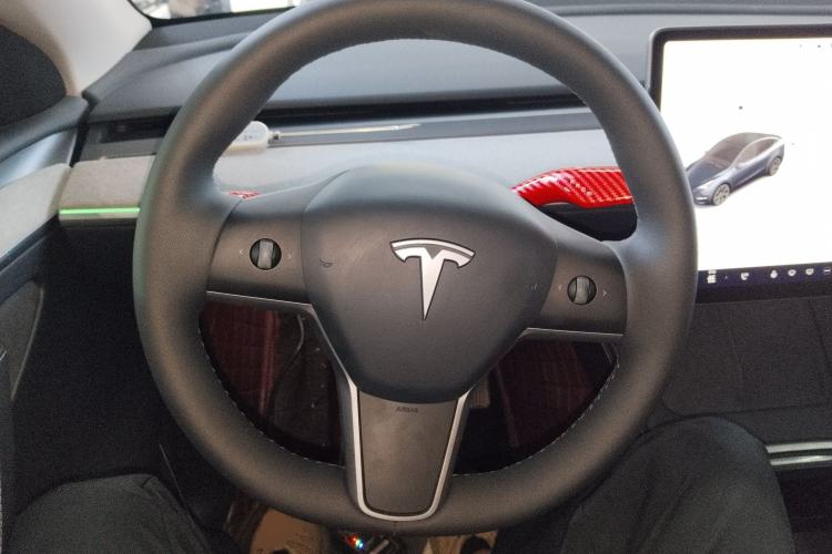 Used Tesla Model Y 2024 Long-Range All-Wheel-Drive Version Steering Wheel