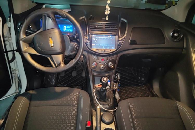 Used Chevrolet Trax 2014 1.4T Manual Two-Wheel Drive Comfort Model Center Console