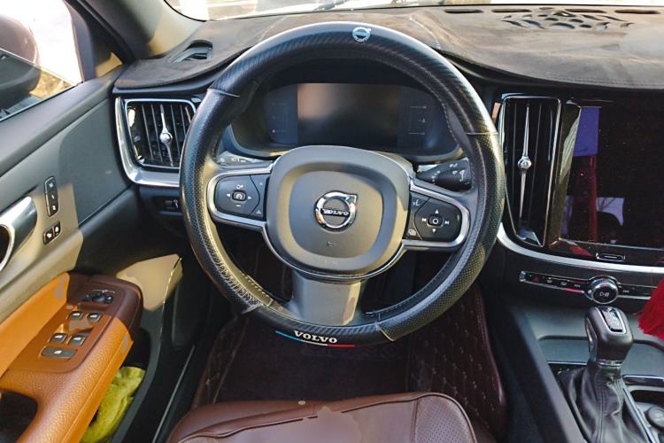 Used Volvo S60 2021 T4 Zhiyi Luxury Edition
