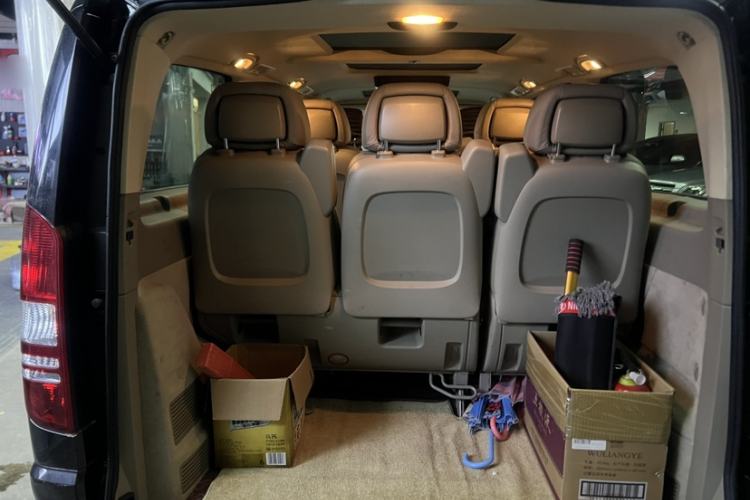 Used Mercedes-Benz Viano 2014 3.5L Premier Edition Interior 9