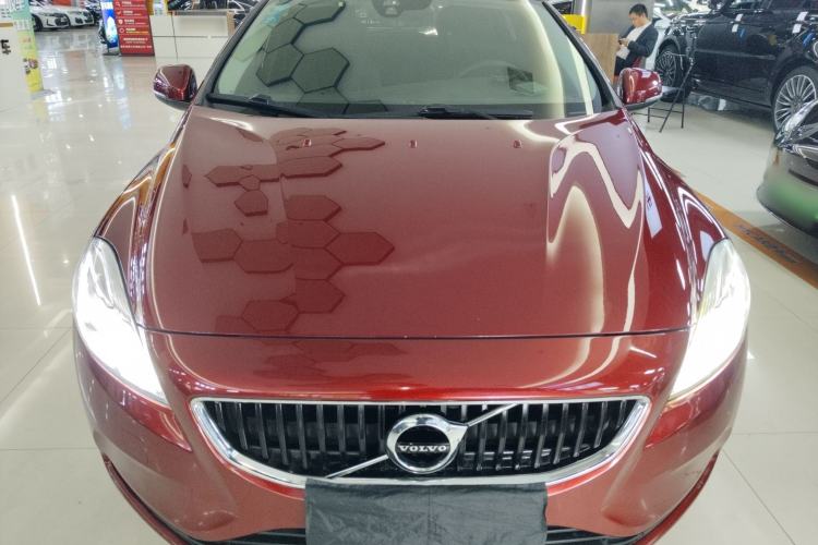 Used Volvo V40 2018 T3 Zhiyi Edition
