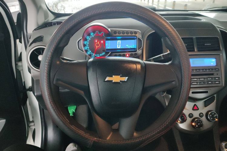 Used Chevrolet Aveo Sonic 2011 Sedan 1.4L MT SL