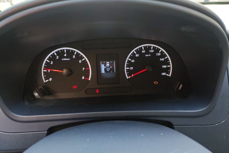 Used FORTHING Lingzhi PLUS 2023 2.0L Manual Luxury CNG 7-Seater