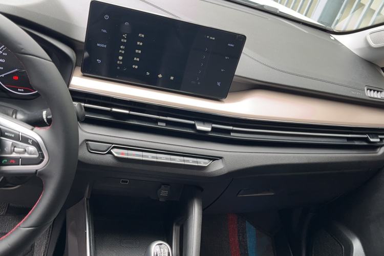 Used Livan X3 PRO 2022 1.5L Manual Little Cutie
