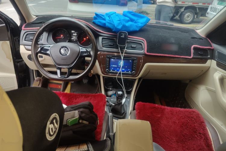 Used Volkswagen Lavida 2015 1.6L Manual Comfort Edition Center Console