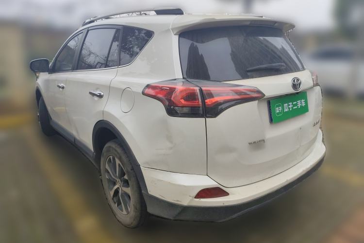 Used Toyota RAV4 2016 2.0L CVT Two-Wheel Drive Fashion Edition China V Standard
