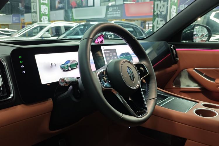 Used Hima AITO M8 2025 Extended-Range Ultra Version 53.4 kWh 6-Seater Edition Interior 1