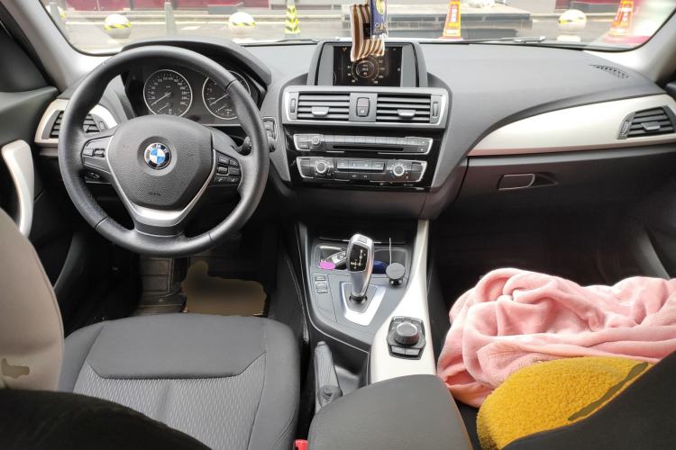 Used BMW 1 Series 2016 118i Leading Model Center Console