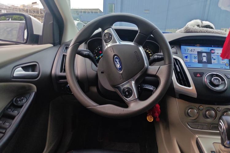 Used Ford Focus 2012 Sedan 1.6L Automatic Comfort Model Steering Wheel