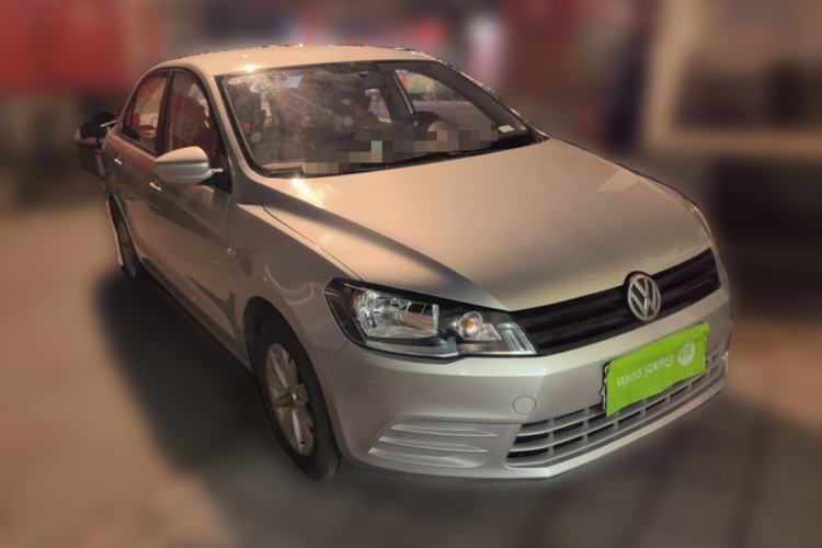 Used Volkswagen Jetta 2015 Value Edition 1.6L Manual Fashionable Style Front Right 45 Deg