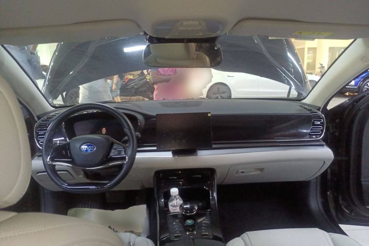 Used BYD e9 2021 Business Edition
