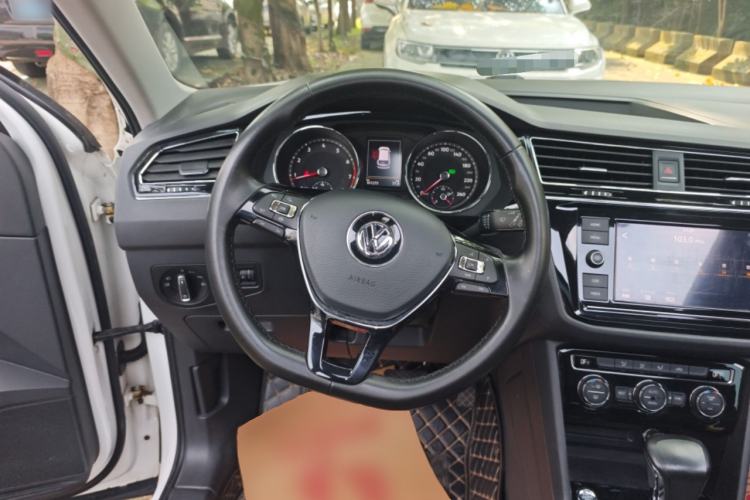 Used Volkswagen Tiguan L 2019 280TSI Automatic Two-Wheel Drive Panoramic Comfort Edition China V Standard Steering Wheel