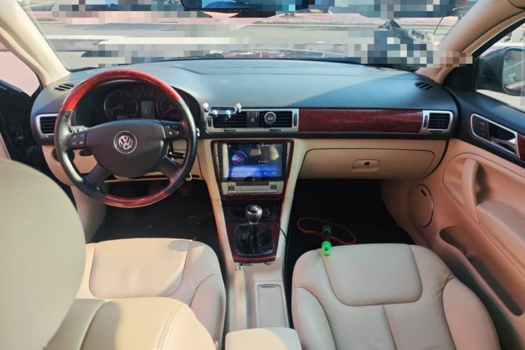 Used Volkswagen Passat 2009 1.8T Manual Luxury Edition Center Console