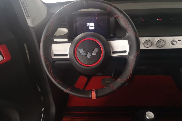 Used Wuling Hongguang MINIEV 2022 GAMEBOY 300km Enthusiast Model with Lithium Iron Phosphate Steering Wheel