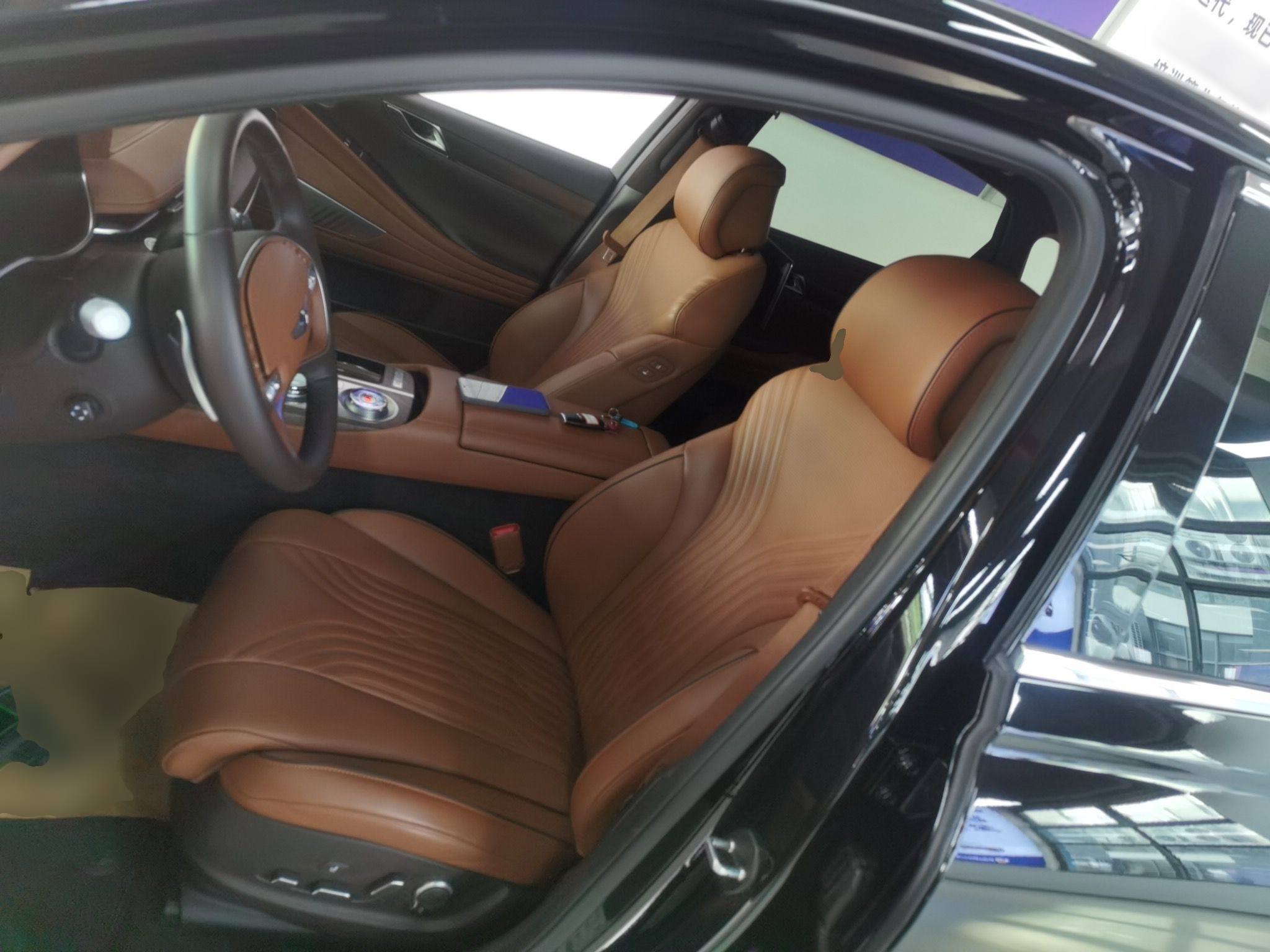 Переднее сиденье в автомобиле