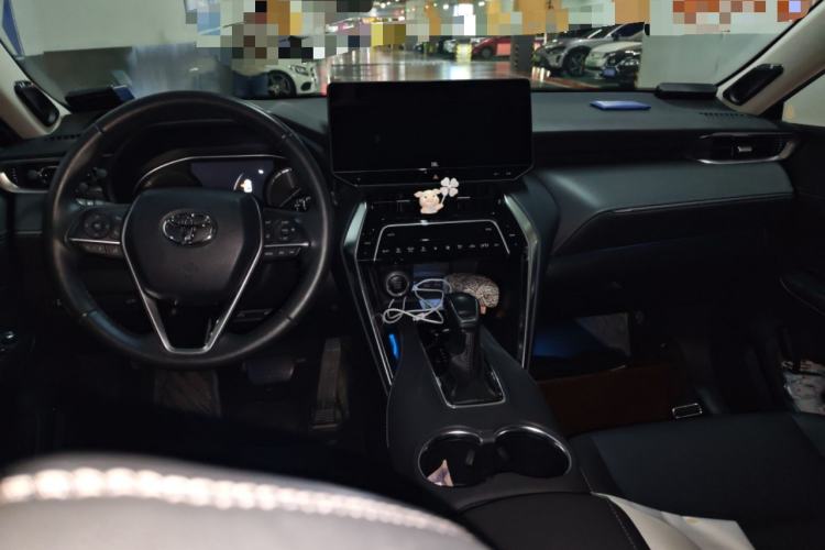 Used Toyota Venza 2022 2.0L CVT Two-Wheel Drive Prestige Edition Center Console