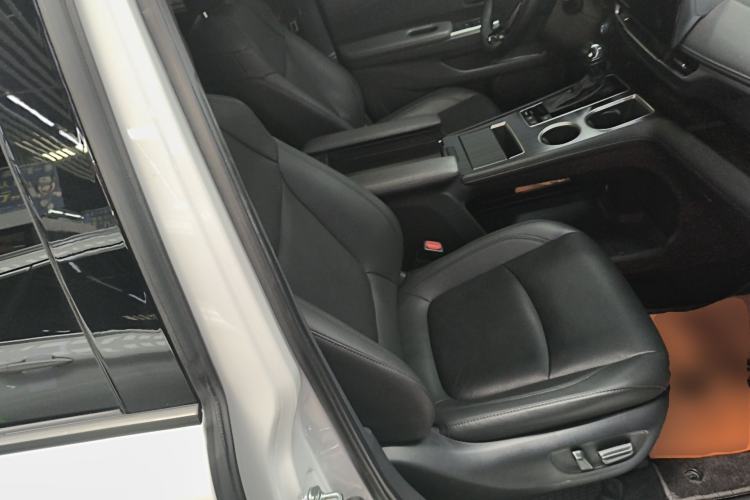 Used Toyota SIENNA 2023 2.5L Hybrid Deluxe Edition Right Front Seat