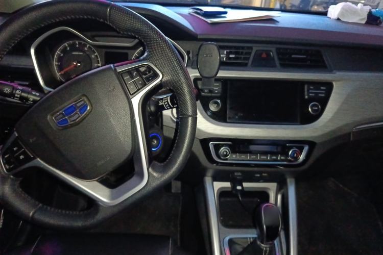 Used Geely Auto Vision X3 2017 1.5L Manual Elite Model Center Console