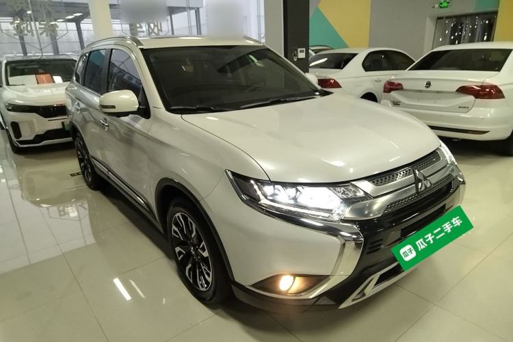 Used Mitsubishi Outlander 2020 2.4L 4x4 Zhi Xiang Edition 7-Seater