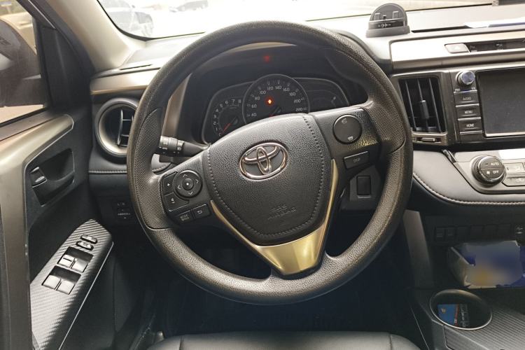 Used Toyota RAV4 2015 2.0L CVT Two-Wheel Drive Fashion Edition