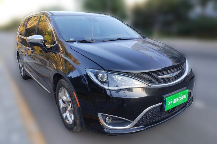 Used Chrysler Grand Voyager 2017 3.6L Premium Edition
