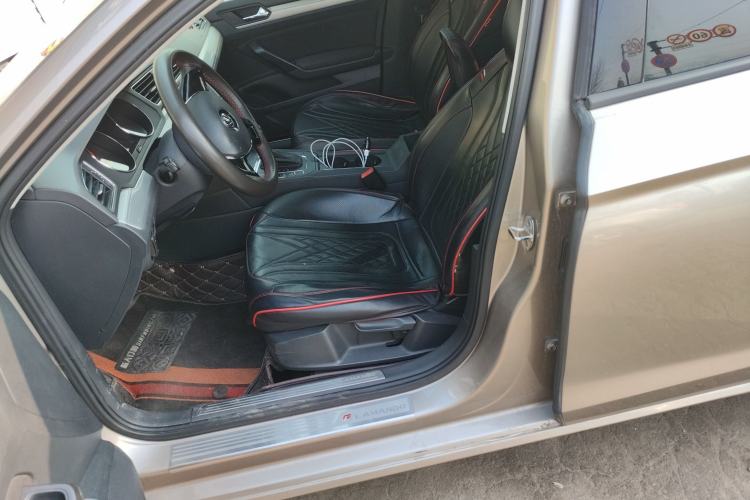 Used Volkswagen Lamando 2015 230TSI DSG Fashion Edition
