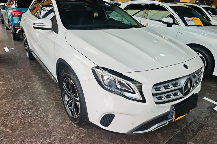 Used Mercedes-Benz GLA 2018 GLA 200 Fashion Model Front Right 45 Deg