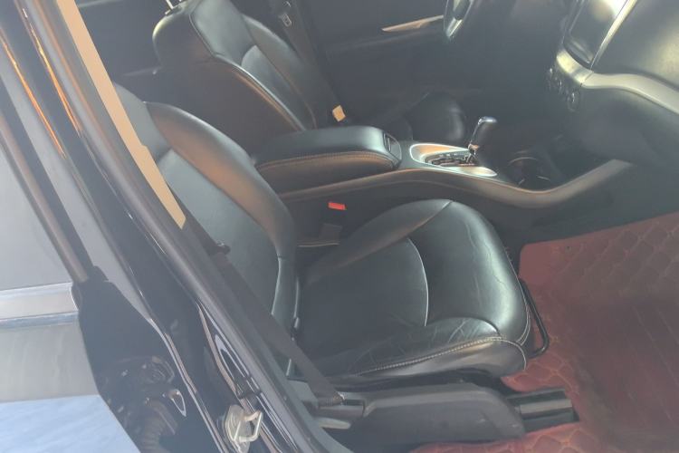 Used Dodge Journey 2013 2.4L Two-Wheel Drive Luxury Version