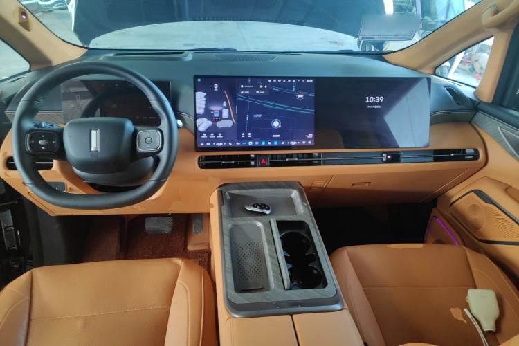 Used Wey Gaoshan 2025 Four-Wheel Drive Alpine 8 Center Console