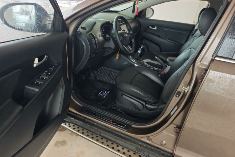 Used Kia Sportage R 2015 2.0L Manual Two-Wheel Drive GLS Trim
