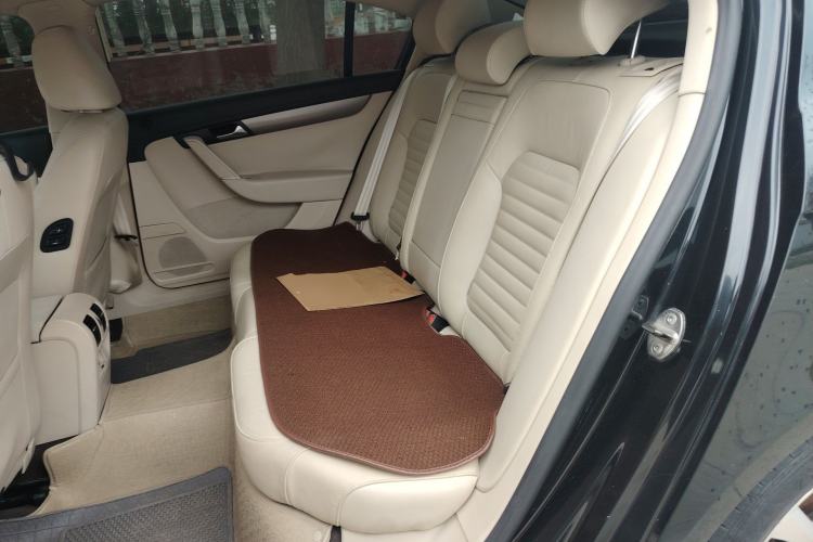 Used Volkswagen Magotan 2013 1.8TSI Premier Model Left Rear Seat