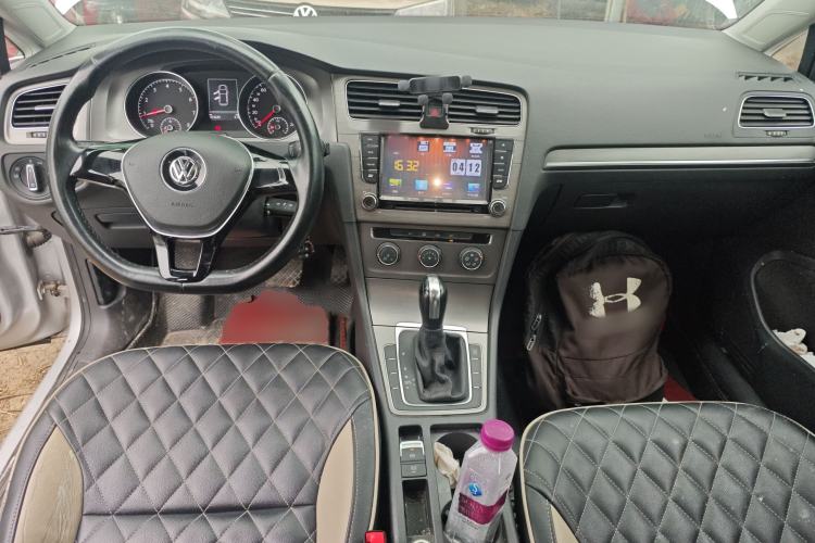 Used Volkswagen Golf 2015 1.6L Automatic Comfort Model Center Console