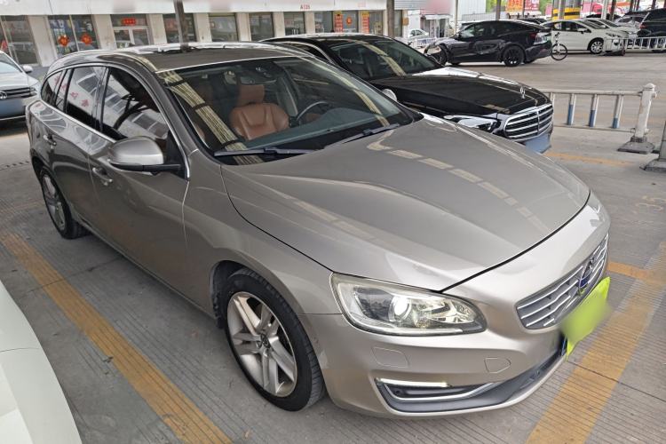 Used Volvo V60 2015 T5 Zhiya Edition Front Right 45 Deg