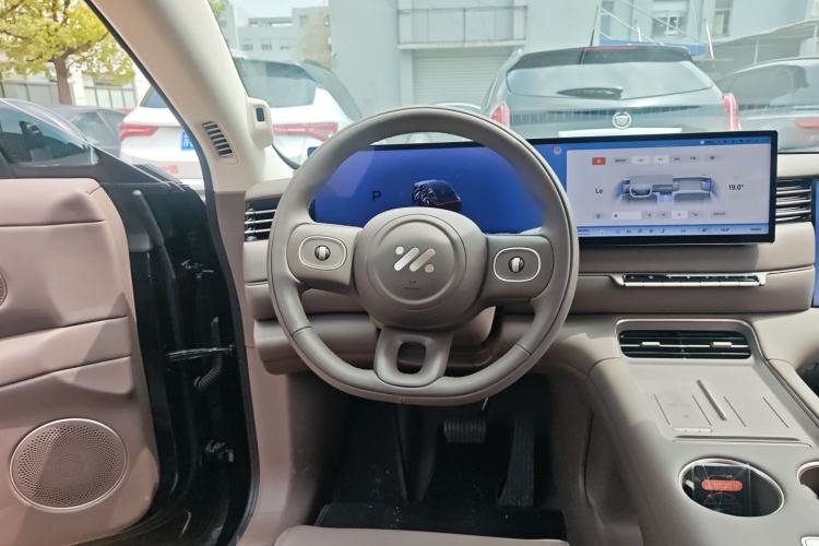 Used IM LS6 2026 Model Range-Extending 66 Max+ Steering Wheel