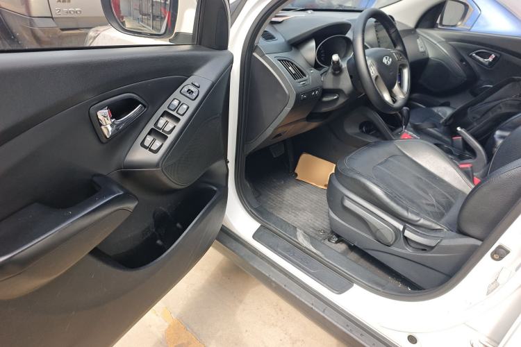 Used Hyundai ix35 2015 2.0L Automatic 2WD Smart Version China V Standard Driver Seat