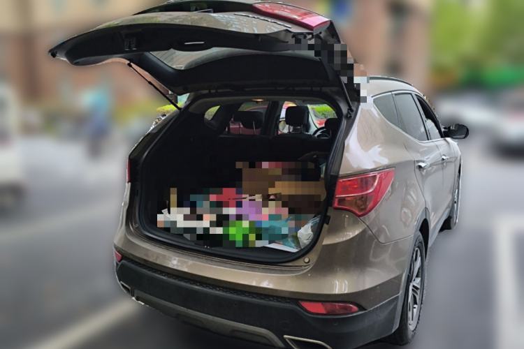 Used Hyundai Santa Fe 2013 2.4L Automatic Two-Wheel Drive Smart Version Trunk