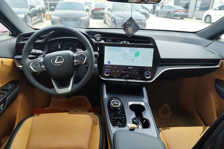 Used Lexus RZ 2023 450e All-Wheel Drive Luxury Edition Center Console