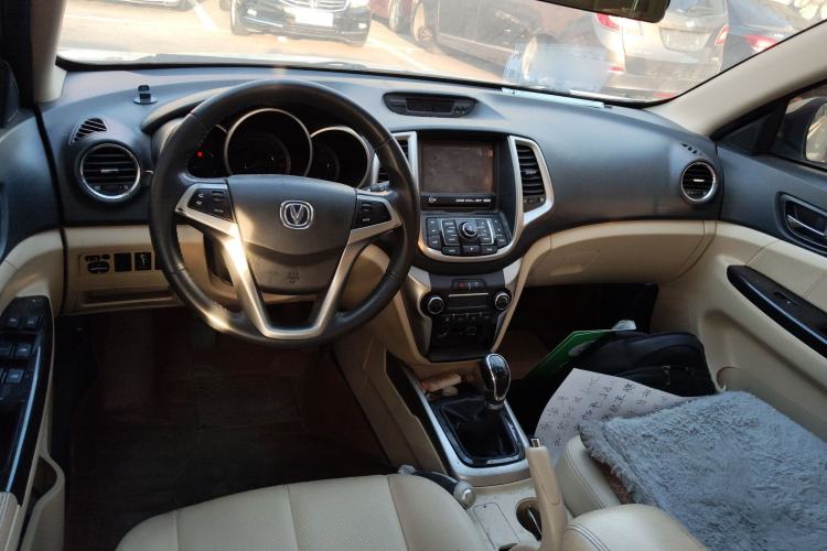 Used CHANGAN Eado 2015 1.6L Manual Luxury Model China V Standard Center Console