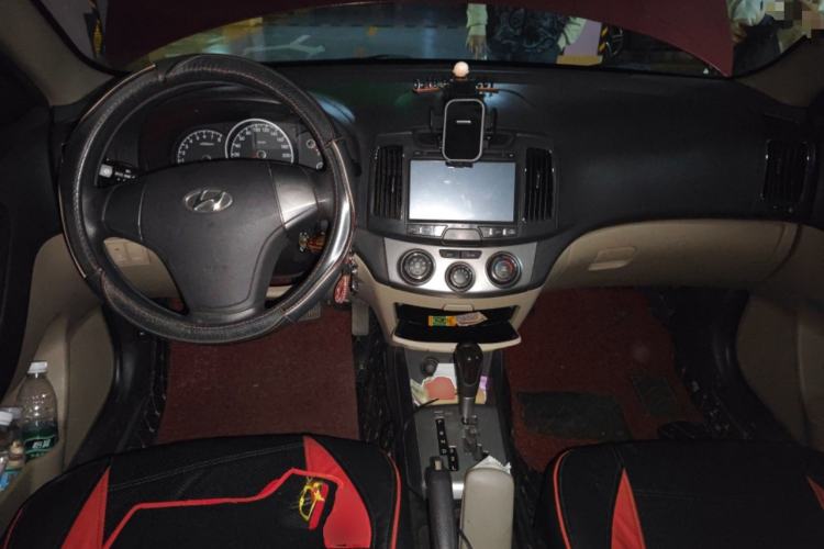 Used Hyundai Celesta 2011 1.6L Automatic Comfort Edition Center Console