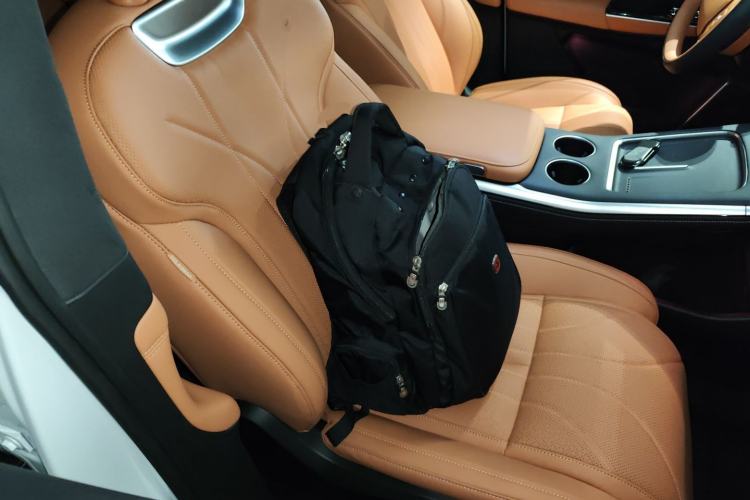 Used XPeng G9 2025 725 with Ultra-Long Range Max Right Front Seat