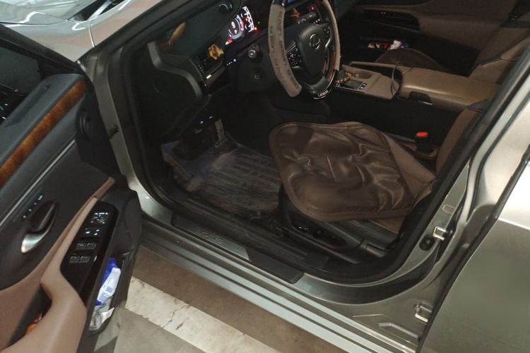 Used Lexus ES 2022 200 Luxury Edition Interior 3