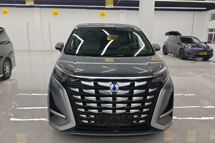 Used Denza D9 2022 DM-i 1040 Prestige Model