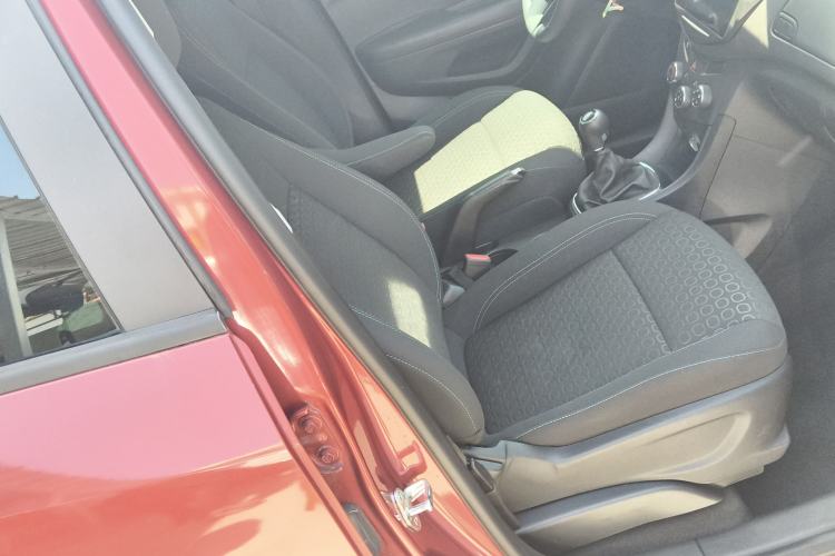 Used Chevrolet Trax 2014 1.4T Manual Two-Wheel Drive Comfort Model Right Front Seat