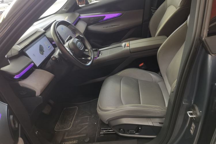 Used Lynk & Co 08 EM-P 2025 220 km All-Wheel-Drive Performance Halo Left Front Seat