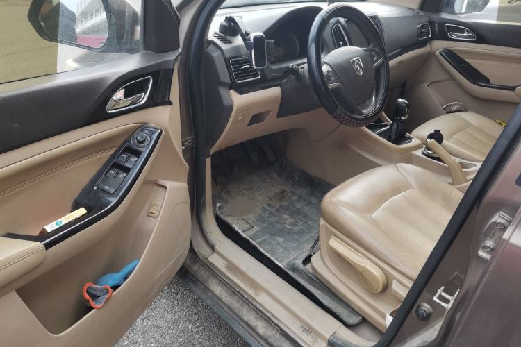 Used Baojun 730 2014 1.5L Manual Luxury Navigation ESP Version 7 Seats