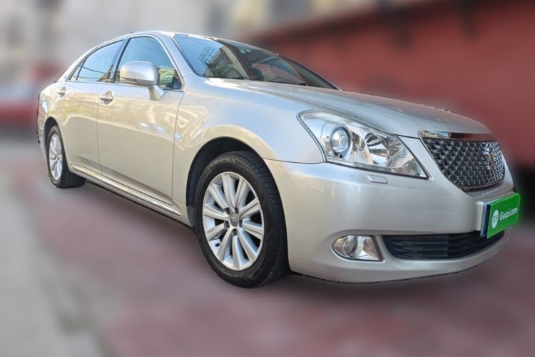 Used Toyota Crown 2011 2.5L Royal Special Edition with Leather and Sunroof
