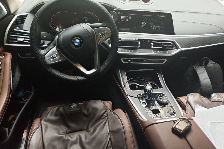 Used BMW X7 2022 xDrive40i Luxury Package with Leading Features
