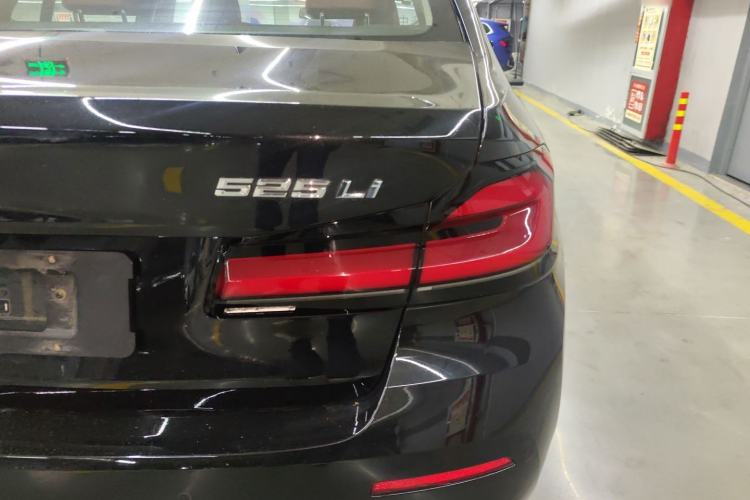 Used BMW 5 Series 2022 Second Facelift 525Li Luxury Package
